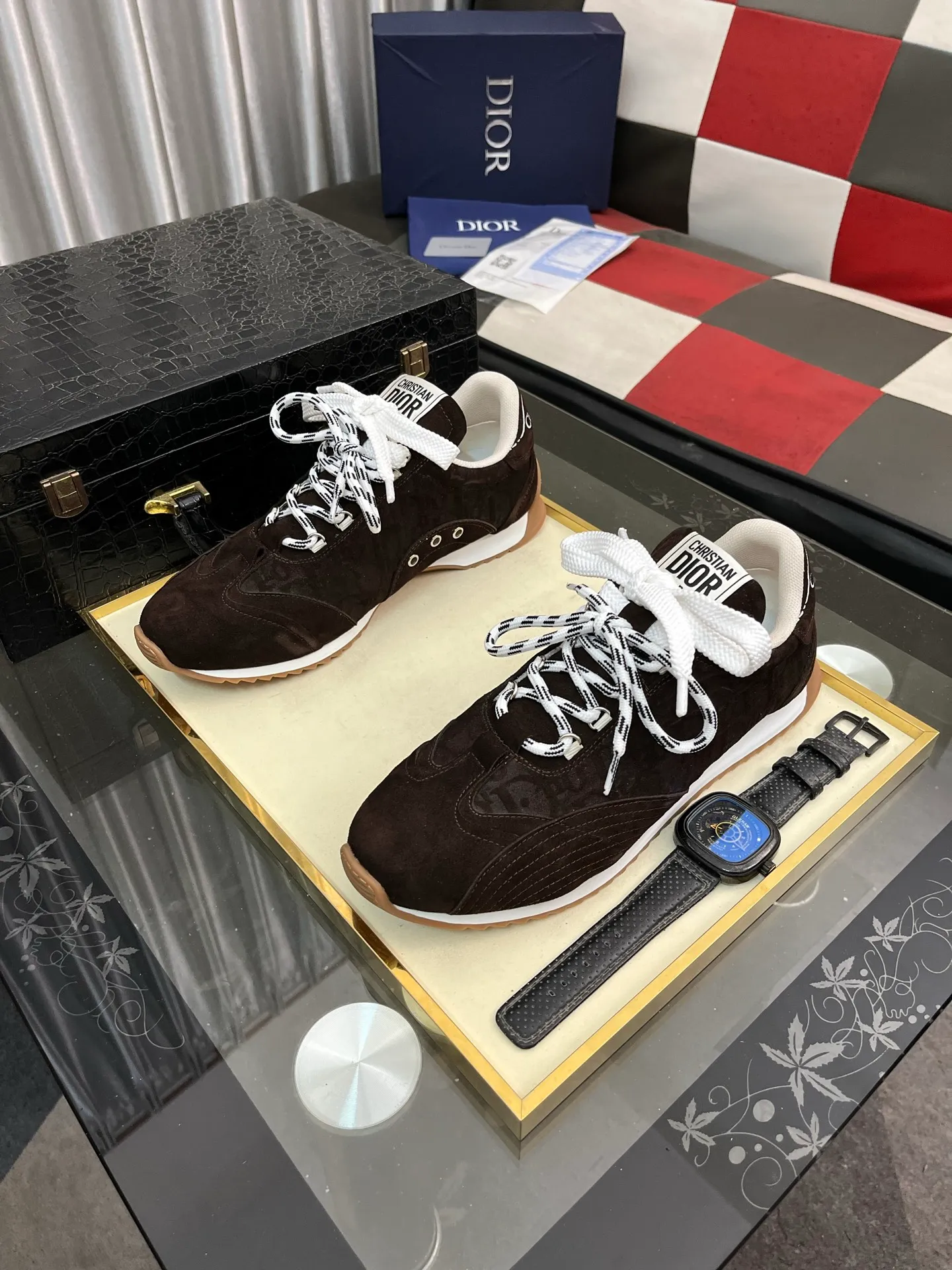 Men's shoes 💰500⌚️⌚️Dior original quality.~ Unique modern style sneakers. 🏃A must-have casual shoe for trendy men😍😍 Original brand imported from Italy, imported original leather, sheep lining (refuses to discolor and grind feet) Sole: Original sole provided by the original factory, French lazy style design ⚠️Fit to the feet, original quality, super comfortable original sole. Just like shooting the real thing 🎬The real thing is better Code number: 38-446️⃣Colors available